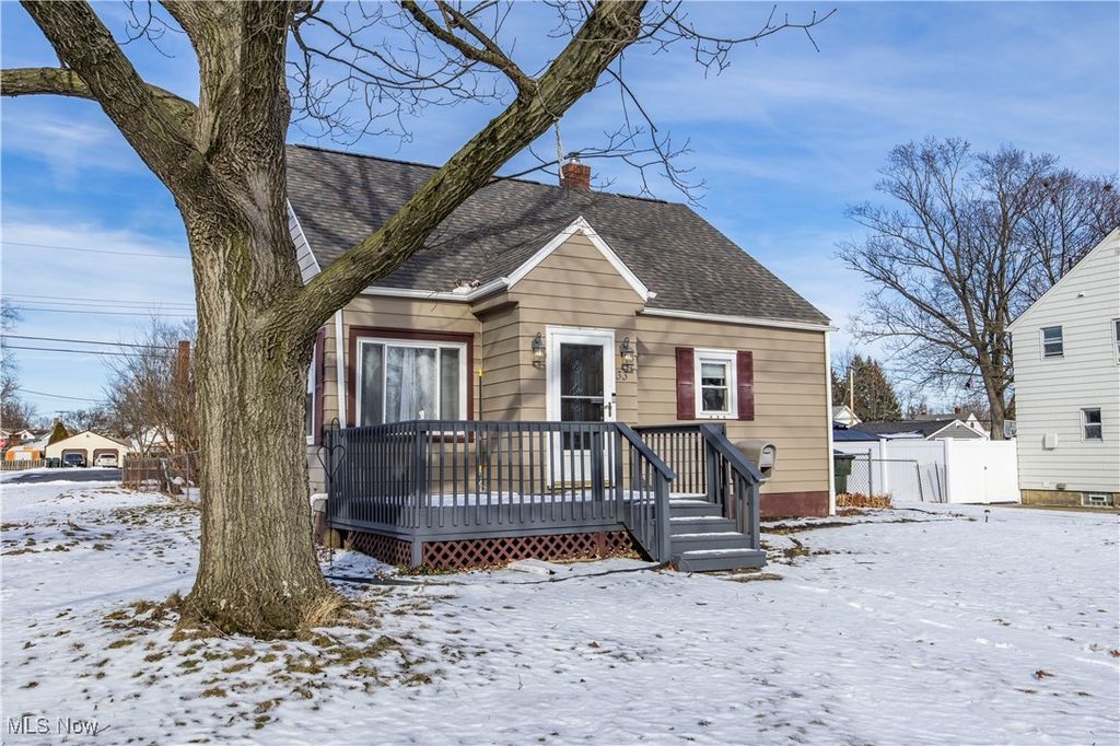 Photo of 33 Pierce Avenue, Cuyahoga Falls, OH 44221 (MLS # 5182311)