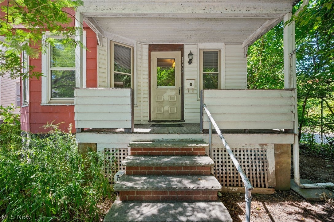 1308 W 95th Street