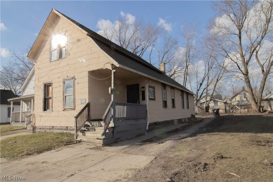 Welcome to your next project at 5005 Dalton Ave conveniently nestled in the east side of Cleveland OH! Have your crew bring this 3 bedroom 1 Bath home back to it's glory!**Agent Owned**