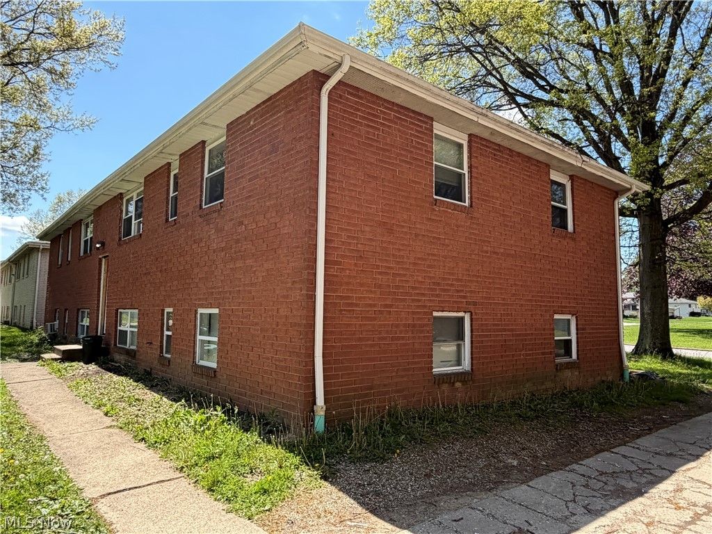 Photo of 223 Kendall Avenue, Campbell, OH 44405 (MLS # 5206760)