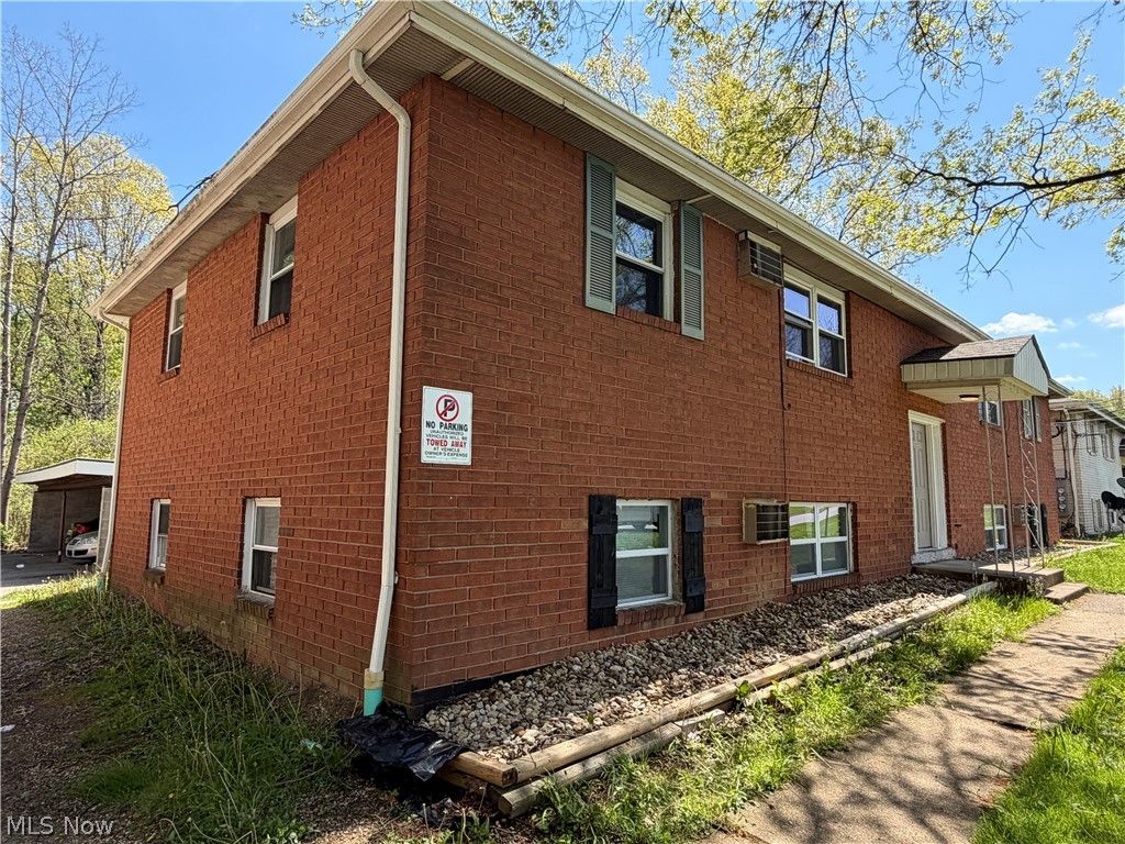 Photo of 223 Kendall Avenue, Campbell, OH 44405 (MLS # 5206760)