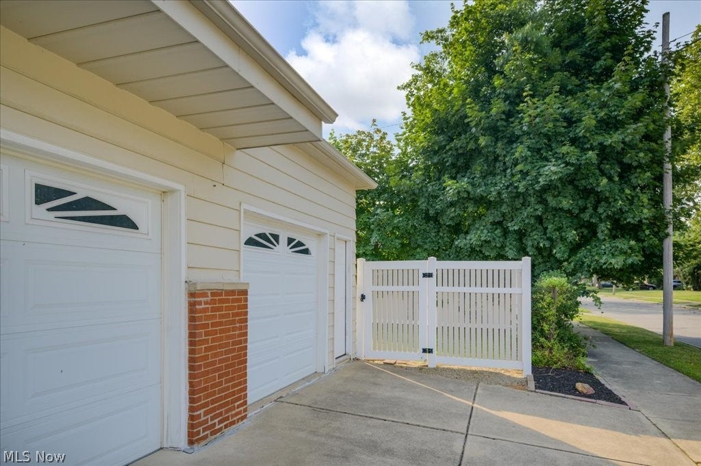 32204 Glen Arden Drive