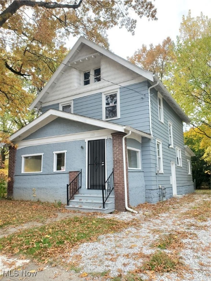 Large house close to campus and downtown, perfect for homeowner or investor. Ready to move in. New flooring throughout. Tons of updates: Furnace (2024), Hot water (2024), Fresh neutral paint. Lots of gorgeous original wood work, large master bedroom. Huge bathroom with large standing shower and original cast iron tub as well! Agent Owned, NO wholesalers please