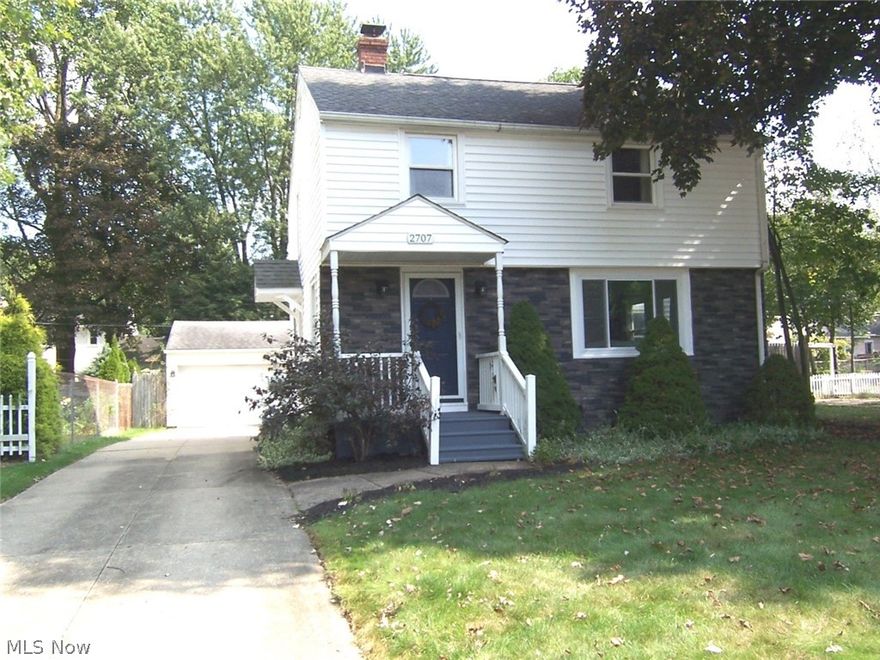 Welcome to 2707 Overbrook in popular River Estates. This lovely home three bedroom, two full bath home is well-maintained and updated throughout. The kitchen was remodeled in 2012 with custom cabinets, granite countertops w/apron sink/subway tile, and stainless steel appl, as well as updated electric and plumbing. (And there are beautiful hardwood floors.) In 2017 both bathrooms were updated, and a new furnace and AC was installed. the H20 was replaced in 2016 and vinyl siding was added in 2013. The roof was replaced with complete tear-off and ridge vent installed in 2005, and insulation was added to the walls and attic in 2006. A new washer was purchased in 2019 and it will remain with the home. All windows are vinyl and the large front window, kitchen window, and the downstairs full bath window were replaced in 2012. The family room has sliders to the deck and fenced backyard. There are hardwood floors throughout, all copper plumbing, and all bedroom ceiling fans, as well as the fami