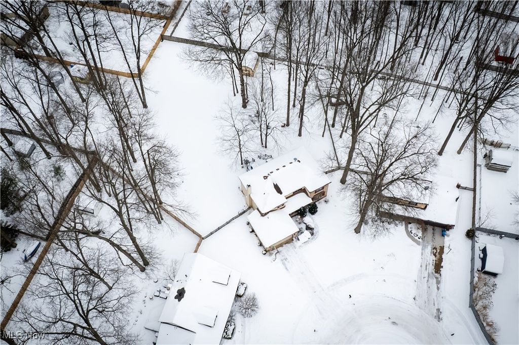 Photo of 8538 Wedgewood Court, Olmsted Township, OH 44138 (MLS # 5185337)