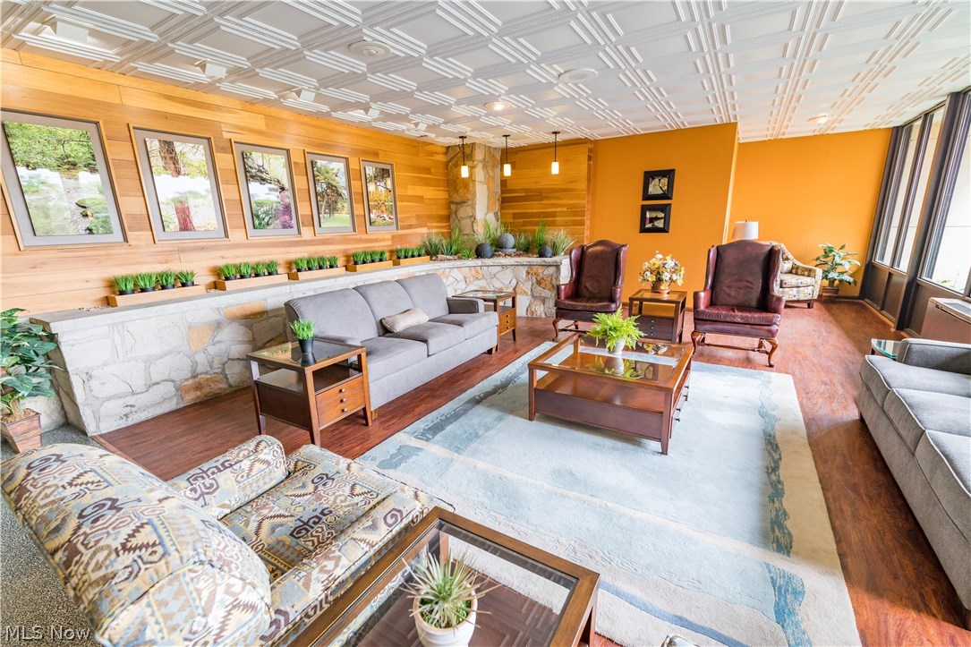 Hilroc Condo - Residential