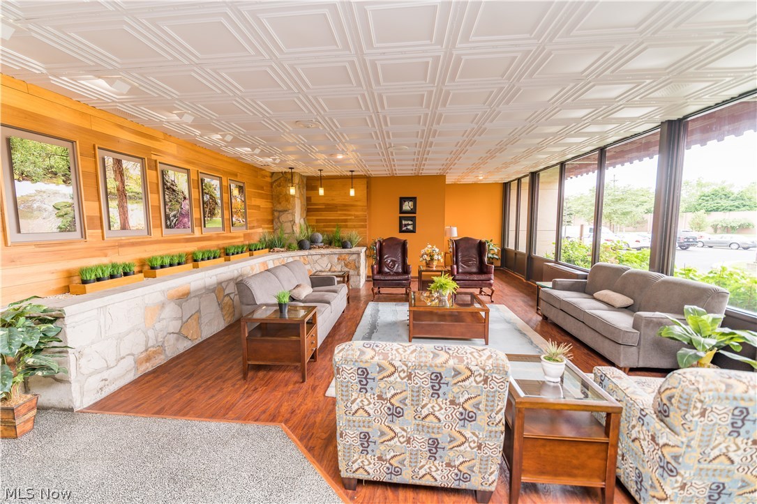 Hilroc Condo - Residential