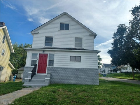 Tiny photo for 148 Elm Street, Struthers, OH 44471 (MLS # 5246470)