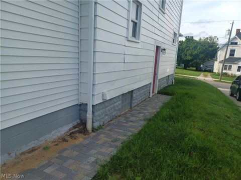 Tiny photo for 148 Elm Street, Struthers, OH 44471 (MLS # 5246470)
