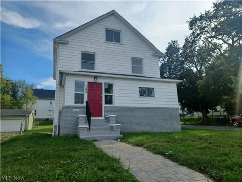 Photo of 148 Elm Street, Struthers, OH 44471 (MLS # 5246470)