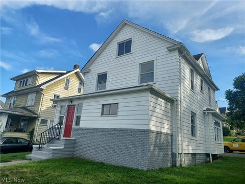 Tiny photo for 148 Elm Street, Struthers, OH 44471 (MLS # 5246470)