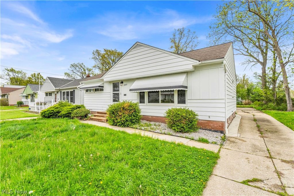 Photo of 29210 Green Drive, Willowick, OH 44095 (MLS # 5208180)