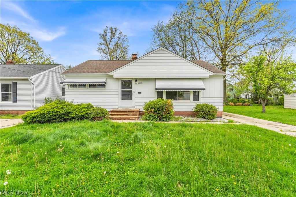 Photo of 29210 Green Drive, Willowick, OH 44095 (MLS # 5208180)