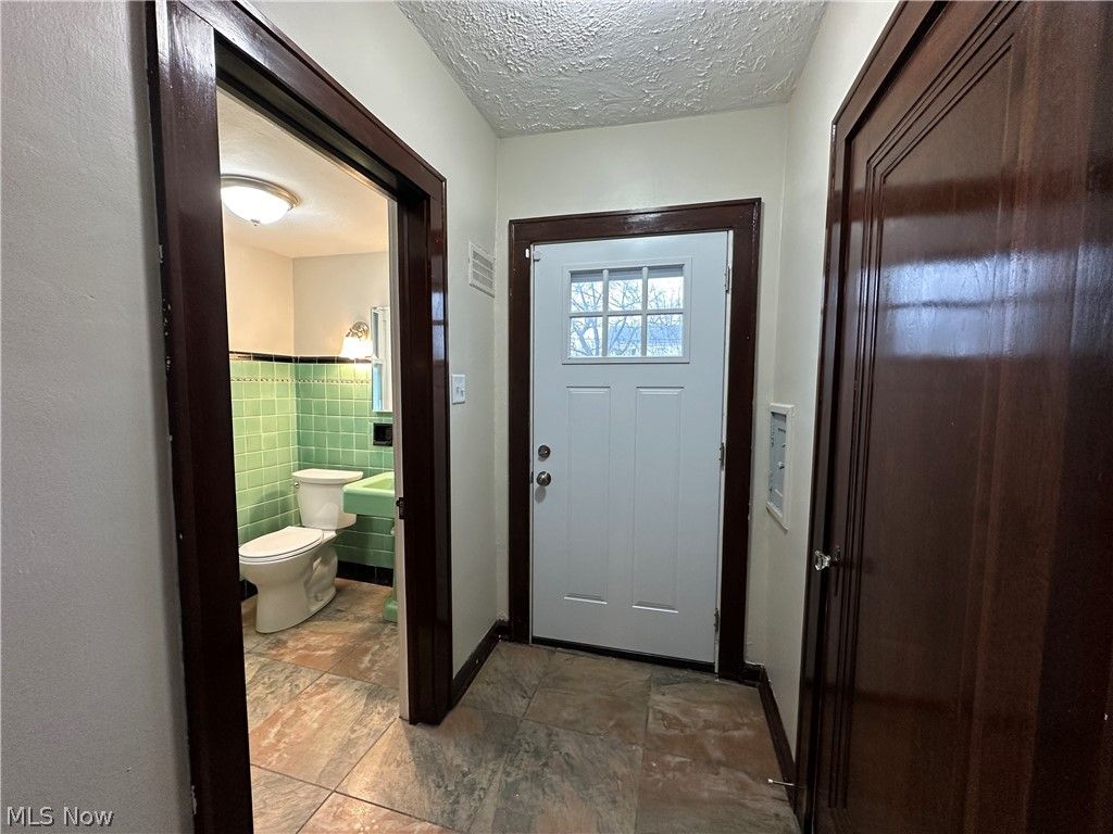 Photo of 512 Clearmont Drive, Youngstown, OH 44511 (MLS # 5191007)