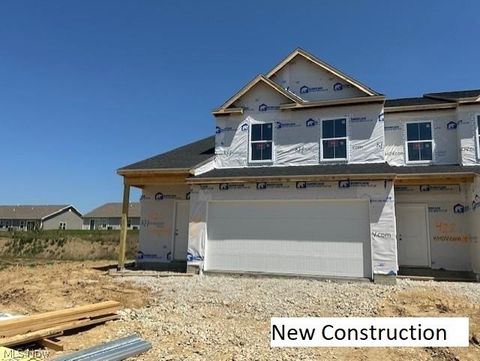 Townhouse For Sale - 424 Honeycrisp Drive<br/> Louisville, OH 44641