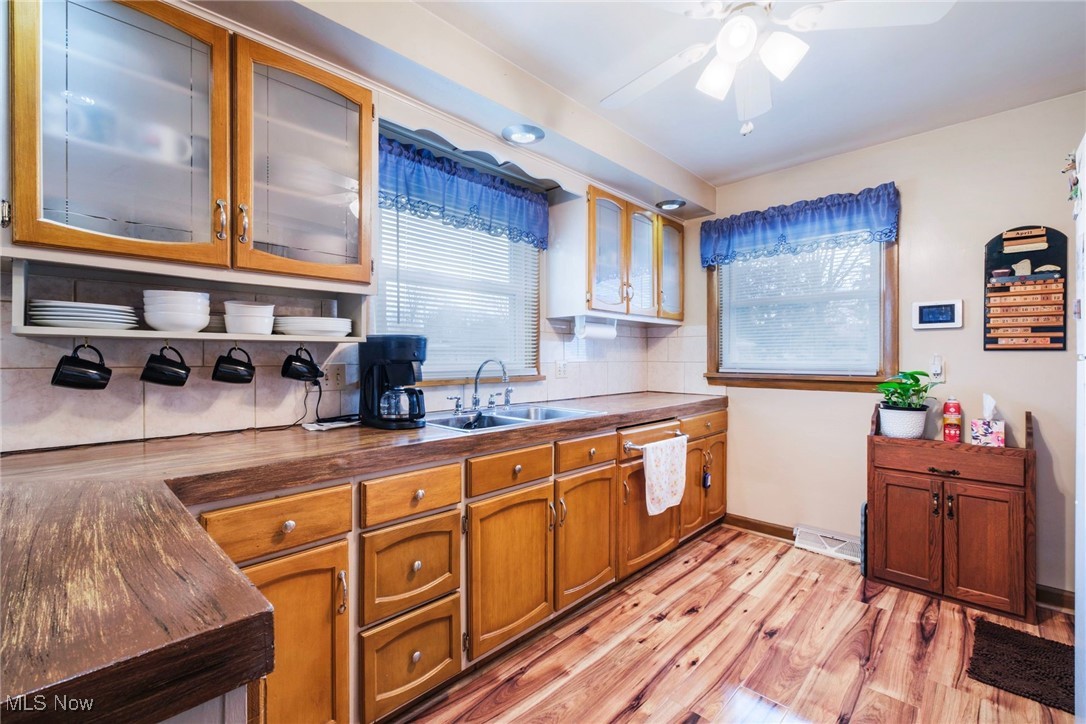 345 Coitsville Road, Campbell, Ohio image 16