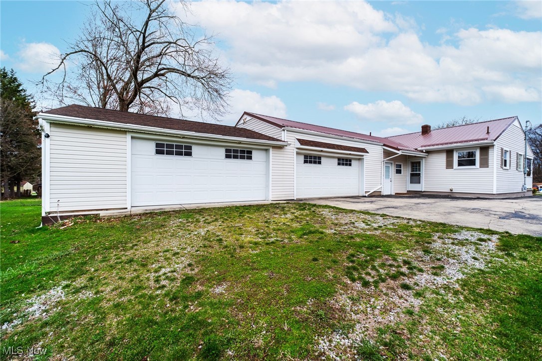 345 Coitsville Road, Campbell, Ohio image 27