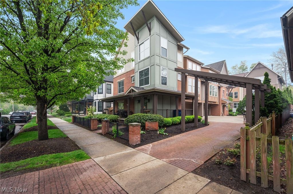 Photo of 3897 Clinton Avenue, Cleveland, OH 44113 (MLS # 5205788)