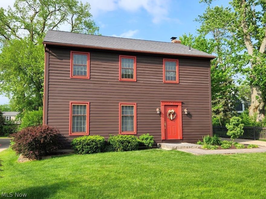 True Williamsburg Colonial in prime location in the heart of Hudson loaded with quality and fantastic updates on private tree lined lot. Bright and open floor plan with neutral decor. Fireplaced family room off the tiled kitchen with newer appliances. Huge deck and cozy brick patio are perfect for entertainig or relaxing. Basement has a fnished room that is perfect for a rec rooom, game room or office.
Al this plus minutes to Firast and Main, neighborhood parka, and historic downtown.