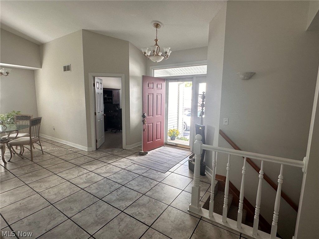 Photo of 220 Cranberry Court, Warren, OH 44483 (MLS # 5218352)