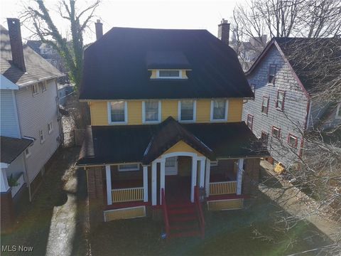 Photo of 3298 Yorkshire Road, Cleveland Heights, OH 44118 (MLS # 5180276)