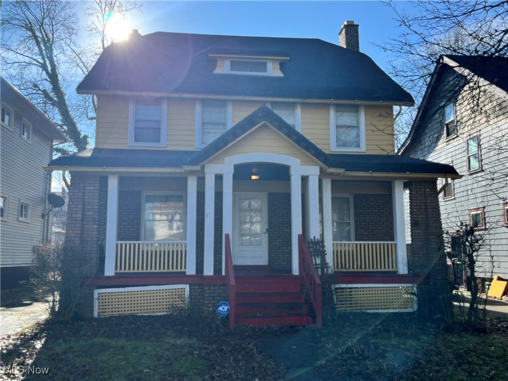Photo of 3298 Yorkshire Road, Cleveland Heights, OH 44118 (MLS # 5180276)