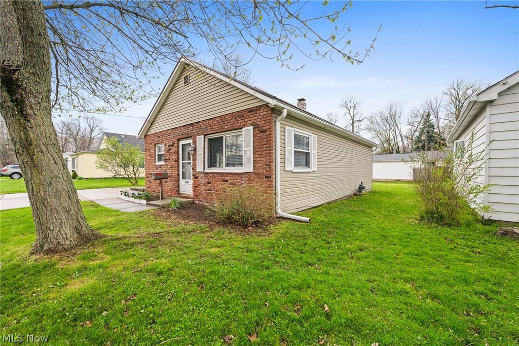 Photo of 5686 Anna Court, Mentor on the Lake, OH 44060 (MLS # 5201077)