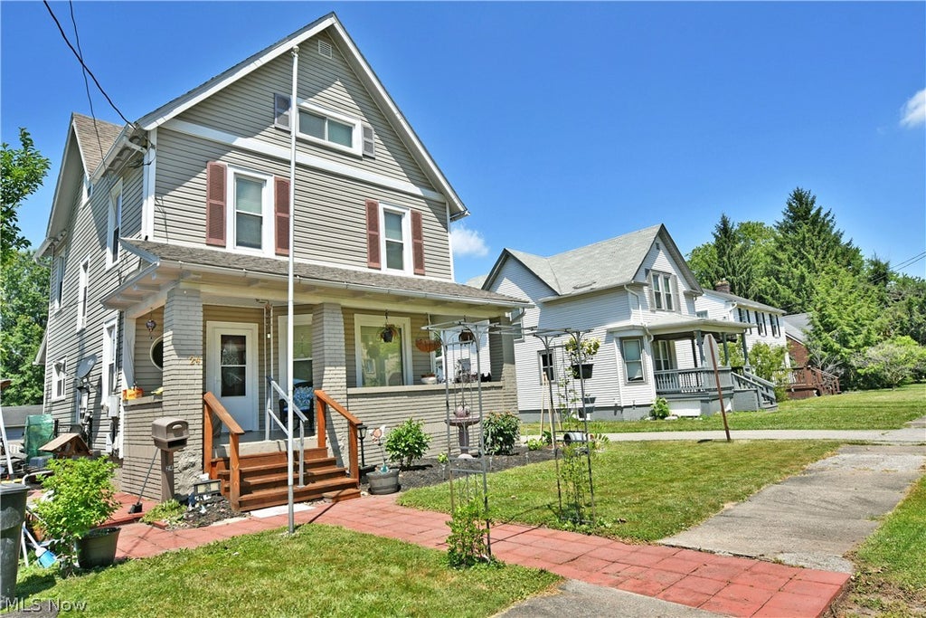 Photo of 24 Lincoln Avenue, Niles, OH 44446 (MLS # 5225204)