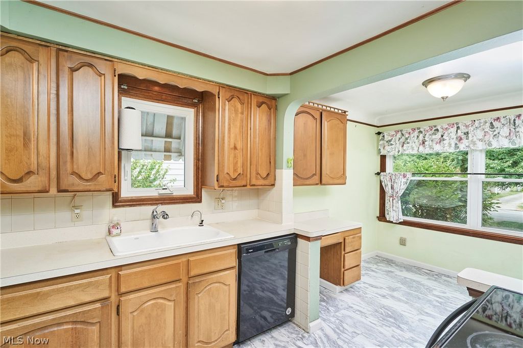Photo of 6876 Greenleaf Avenue, Parma Heights, OH 44130 (MLS # 5217899)