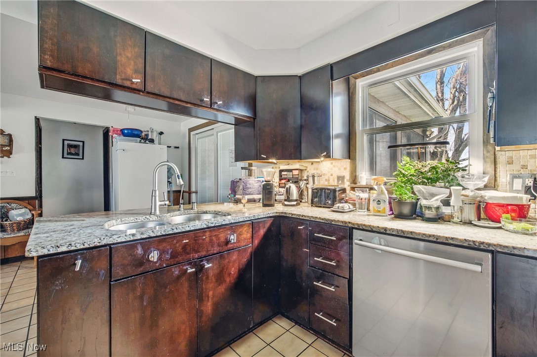 2262 Tanglewood Drive, Salem, Ohio image 15