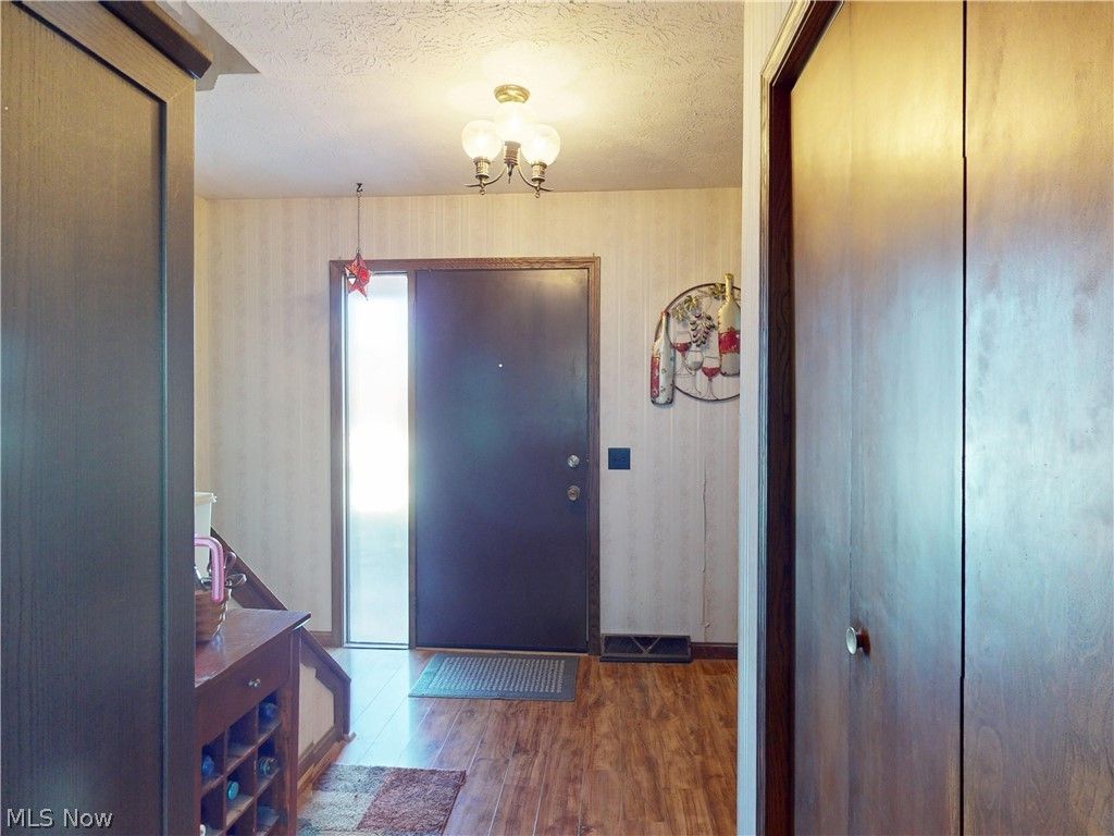 Photo of 495 S Elm Avenue, Tallmadge, OH 44278 (MLS # 5191487)