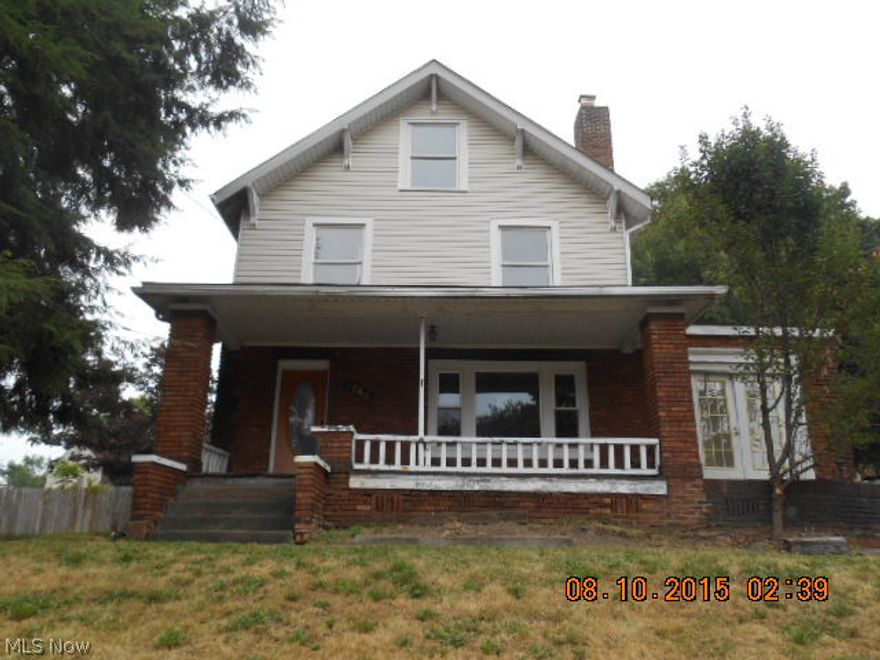 Large 4 BD possible 5BD Colonial with bonus room off living room, skylights, possibly 3 total bathrooms! A VERY LARGE HOME with many possibilities.. NEEDs YOUR TLC!!! This property is Listed and Sold is "AS IS" Condition! This property is Eligible under The Freddie Mac First Look Initiative through 9/21/2015. All offers submitted must have MLS Attachments, Buyers current proof of funds, Buyers Certified/Cashiers Earnest Money made payable to Listing Company.