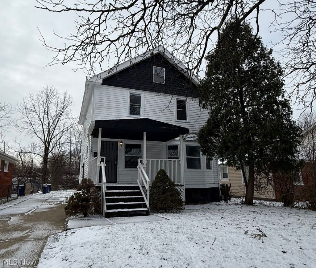 Photo of 16902 Langly Avenue, Cleveland, OH 44128 (MLS # 5194865)
