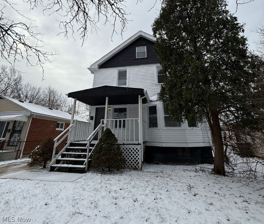 Photo of 16902 Langly Avenue, Cleveland, OH 44128 (MLS # 5194865)