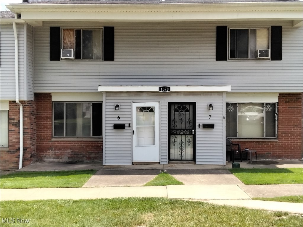 Tenant occupied 24 hour notice required for all showings!