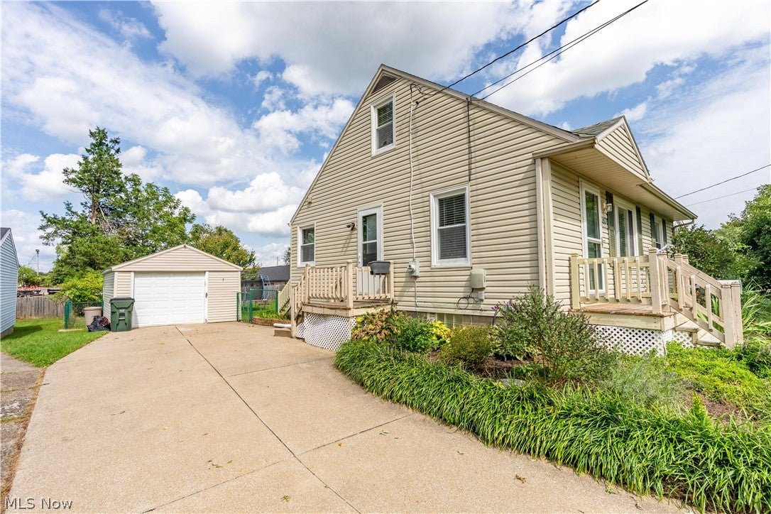 2909 33rd Street NE