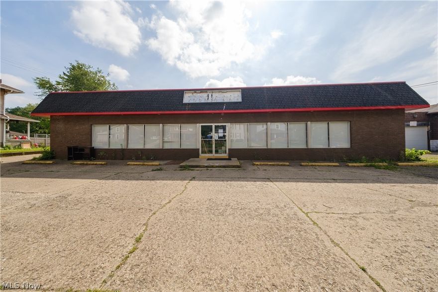 Have you been thinking of starting a business or expanding your current business and are trying to find that perfect space? Well, look no further. Check out this amazing opportunity with PRIME location. This street front commercial space features over 3,600 square feet and has been completely renovated. All that is left to do is move right in and start making money. Oh, did I mention is has a back garage door so you could utilize that for a shop! Located just seconds from State Route 21, the location could NOT be better. Do not miss your chance to make your dream a reality. This building will NOT last! Call for more information or a private showing!