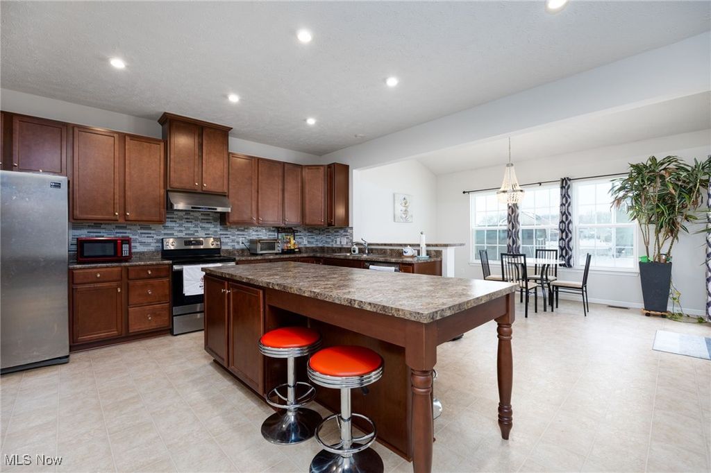 Photo of 38488 Briar Lakes Drive, Avon, OH 44011 (MLS # 5183697)