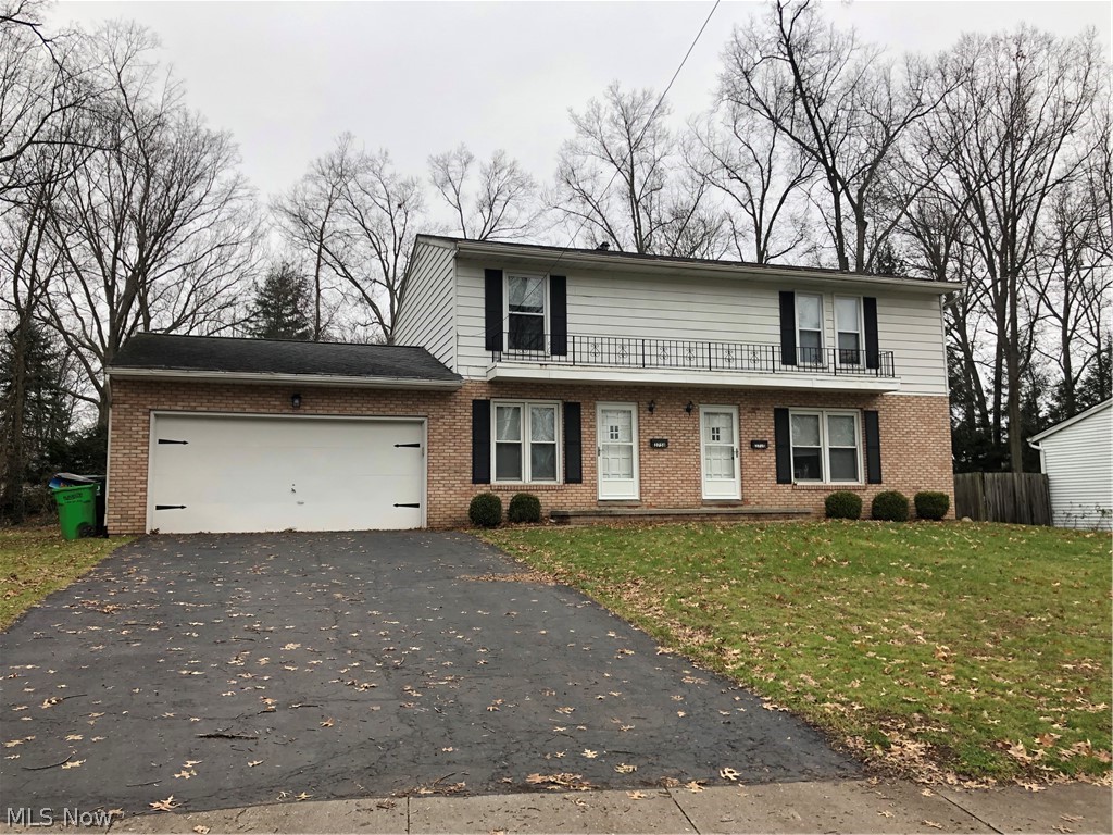 Beautifully updated town home style apartment in a well maintained duplex in Stow! Updated eat in kitchen with stainless
appliances. Very nicely sized bedrooms with great closet space. Roomy updated bathroom. Spacious living room. Unfinished
basement with washer and dryer hookups plus plenty of extra room, great for storage. Access to one space in the shared
garage! Dont miss it! All adult occupants must apply online for a credit, criminal and eviction history check plus income
verification. $35 application fee. No Section 8, No Smoking.