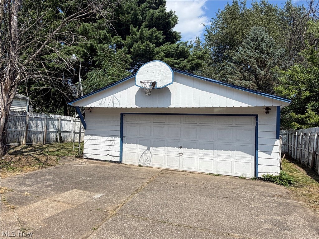 Photo of 2544 Gilbert Avenue NE, Canton, OH 44705 (MLS # 5224502)