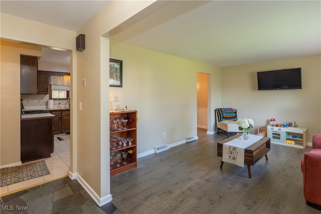 451 Green Garden Drive, Youngstown, Ohio image 2
