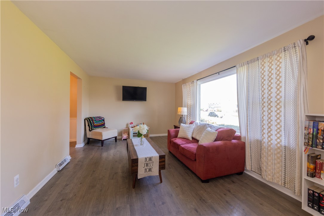 451 Green Garden Drive, Youngstown, Ohio image 3