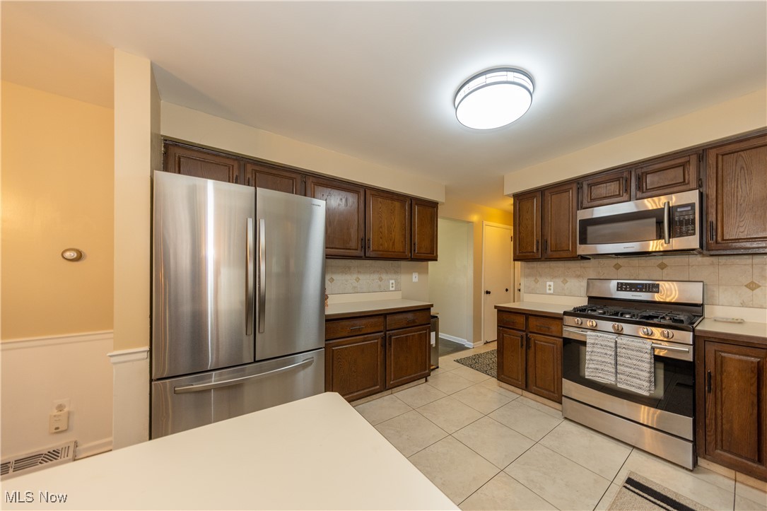 451 Green Garden Drive, Youngstown, Ohio image 8