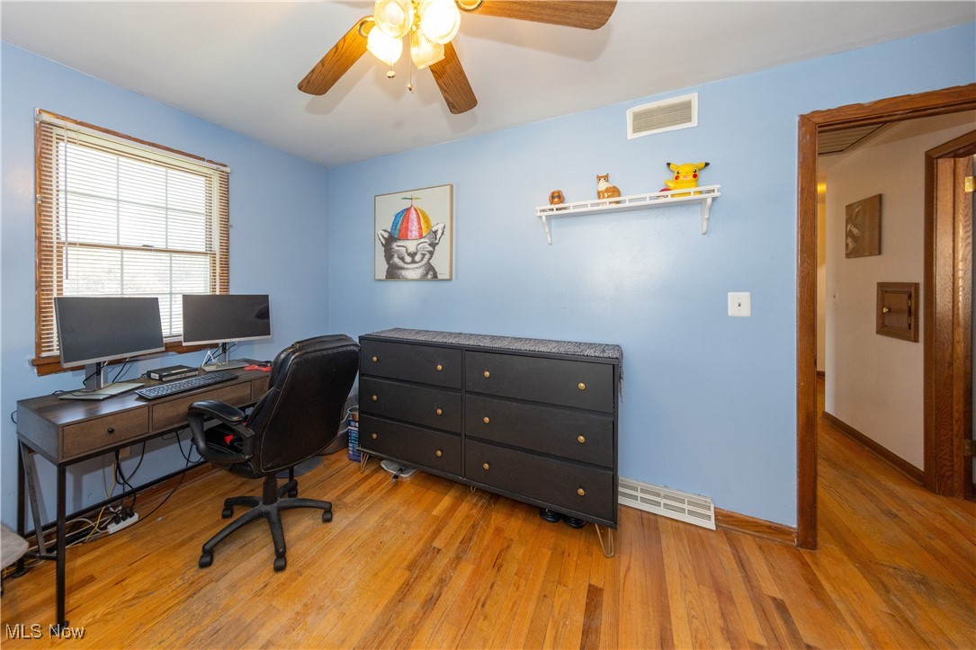 451 Green Garden Drive, Youngstown, Ohio image 24