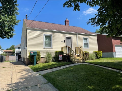 Homes For Sale - 1919 Tonawanda Avenue<br/> Akron, OH 44305