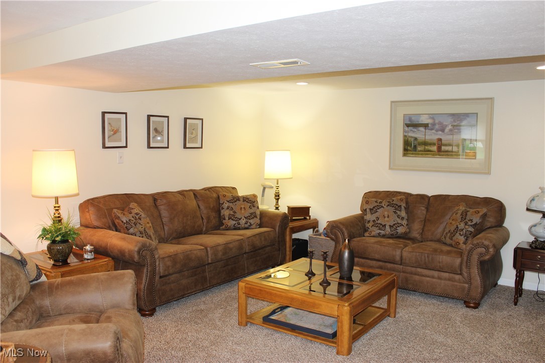 3175 Knollridge Circle, Canton, Ohio image 23