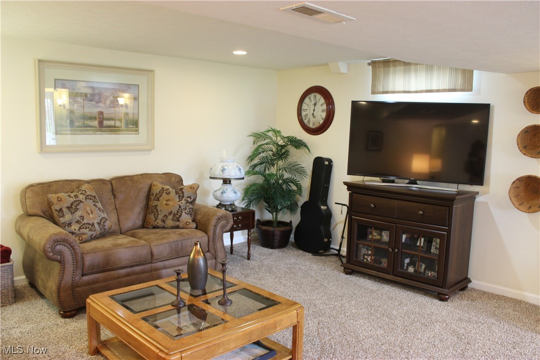 3175 Knollridge Circle, Canton, Ohio image 22