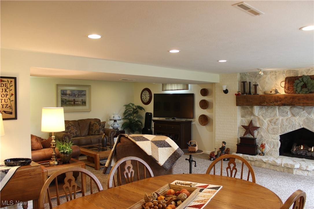 3175 Knollridge Circle, Canton, Ohio image 18