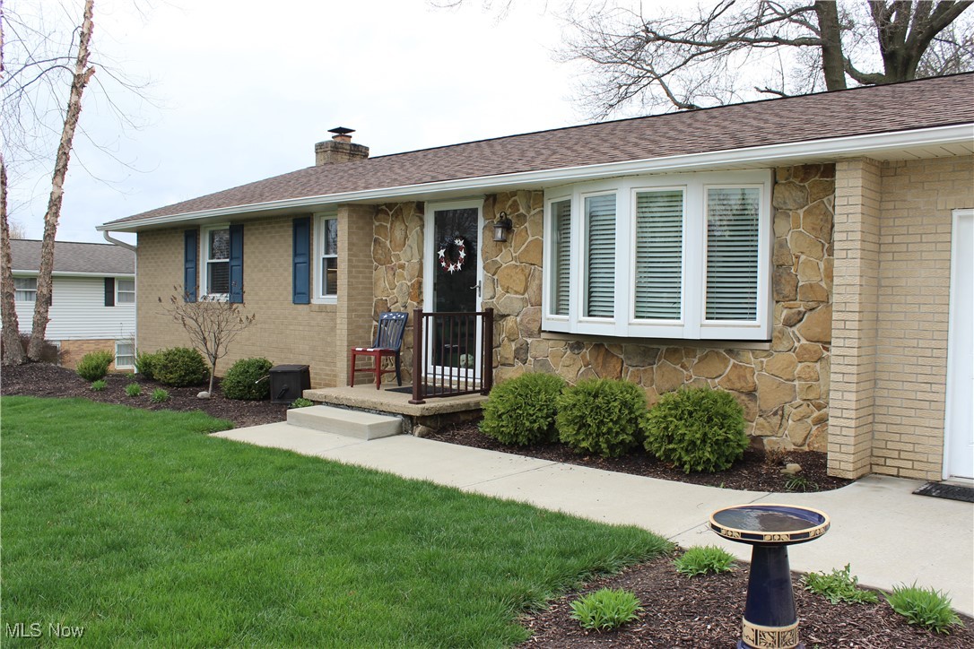 3175 Knollridge Circle, Canton, Ohio image 2