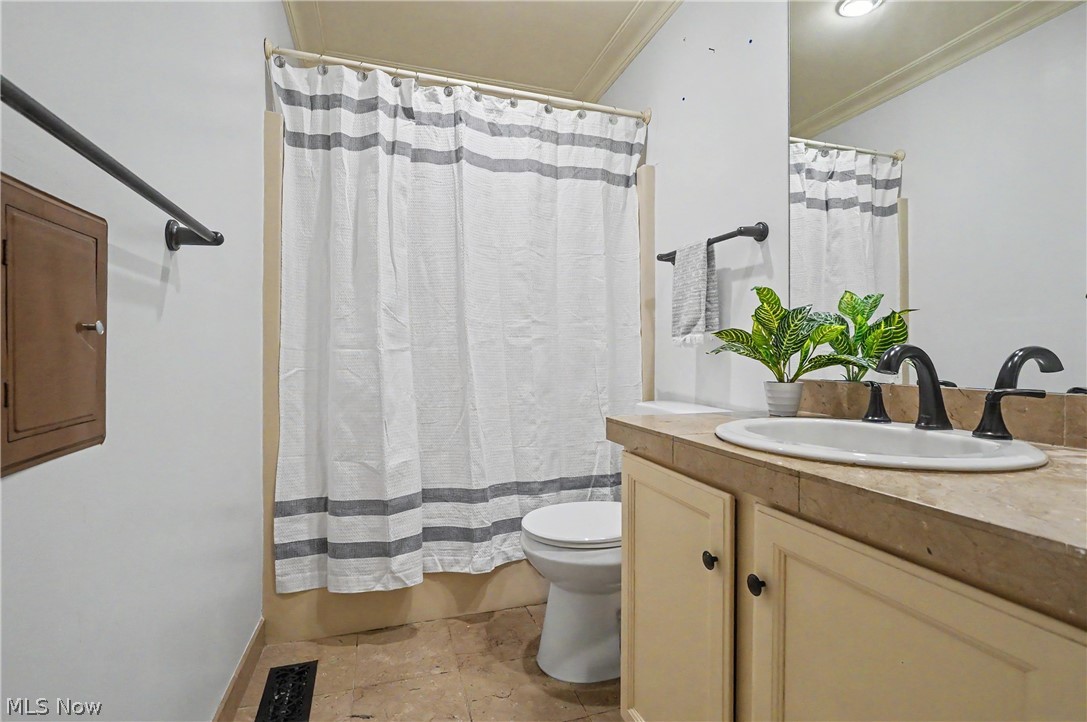 Macintosh Farms Condo 01 - Residential